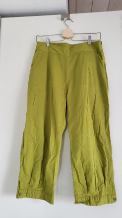 3/4 length trousers