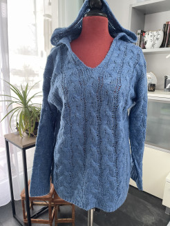 Pretty jumper with hood and cable pattern