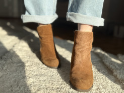 Minelli-Stiefeletten mit Keilabsatz aus Wildleder in Camel