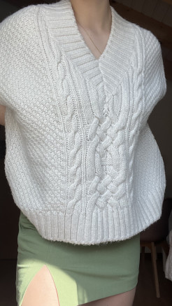 sleeveless knitted jumper