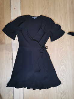 Kurzes schwarzes Kleid