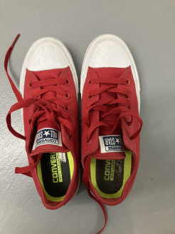 Converse red sneakers 36,5 ** (in French)