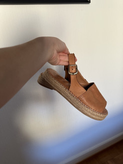 Sandales en cuir brun