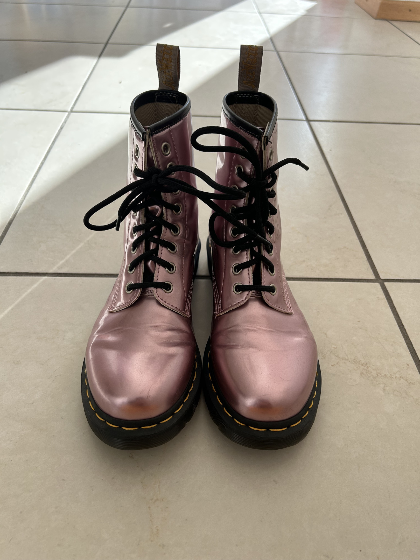 Dr martens 2024 metallic pink