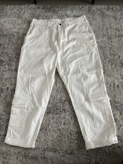 Jeans type cargo blanc