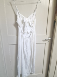 Robe mi longue blanche et robe courte bleu 