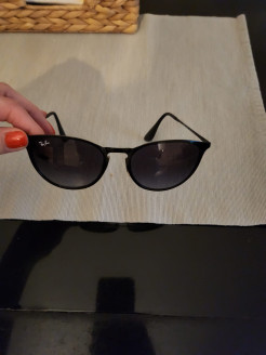 Very little worn ray ban sunglasses