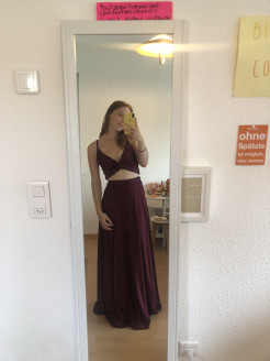 An die Taille anpassbares Abendkleid