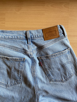 Levis jeans size 26
