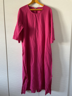 Fuchsiafarbenes Leinenkleid