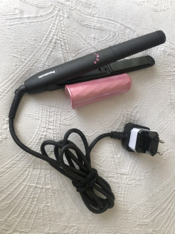 Small hair straightener