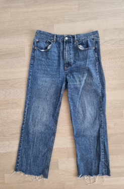 Gerade geschnittene Jeans mit hoher Taille