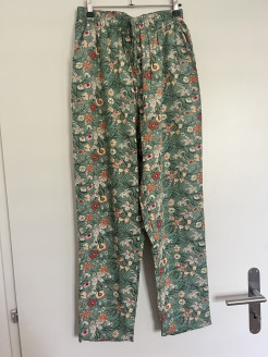 Fließende Hose mit Blumenmuster