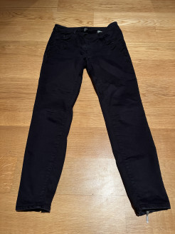 Pantalon H&M noir avec détail à côté des poches slim taille 34