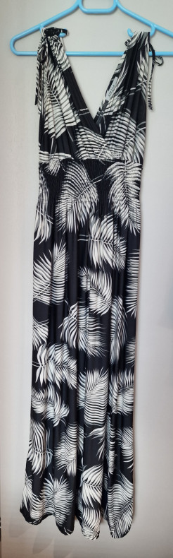 Robe longue noire et blanche légère 