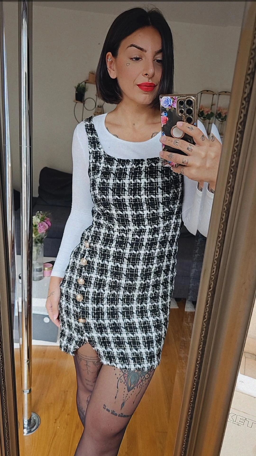 Short slit dress with check lining