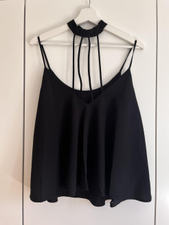 Black top with neckline from the back