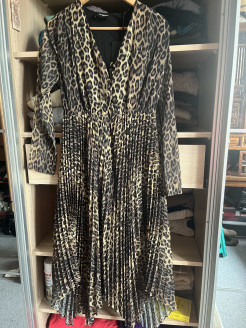Halblanges Kleid aus Seide mit Leopardenmuster