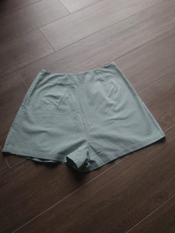 Türkisfarbene Shorts