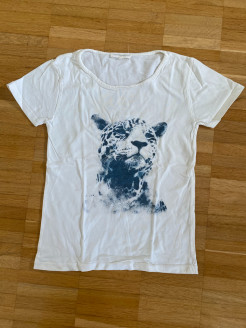 Blue leopard short sleeve t-shirt