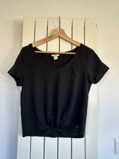 Black t-shirt - bow on front