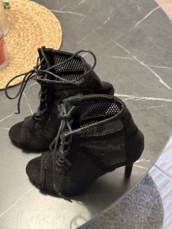 SHEIN heels - black
