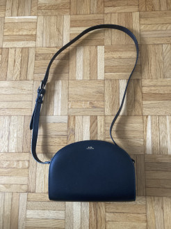 APC Handtasche Halbmond schwarz