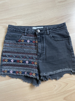 Schwarze Shorts mit Stickereien Topshop