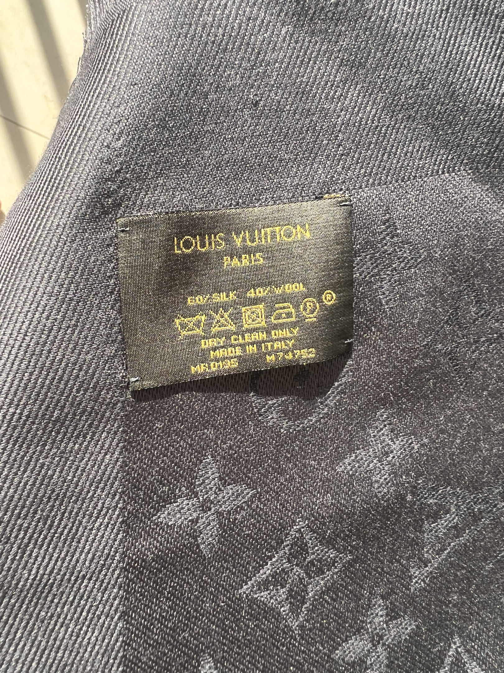 Louis Vuitton scarf - Clozen