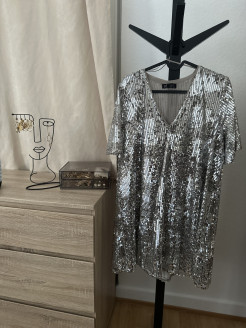 Short dress - Silver sequins