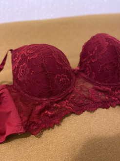 Red bra with lace (75D)
