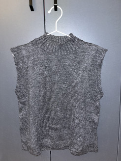 Ärmelloser Pullover.