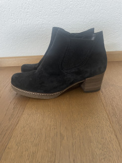 Dark blue heeled boots