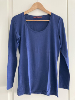 royal blue long-sleeved t-shirt