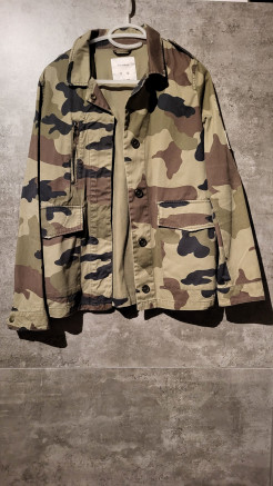 Leichte Militärjacke