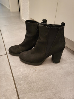 Suede heeled boots
