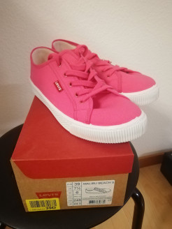 Fuchsia Schuhe Levi's