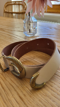 Jolie ceinture cowboy, beige, taille 85 cm, largeur 3 cm.