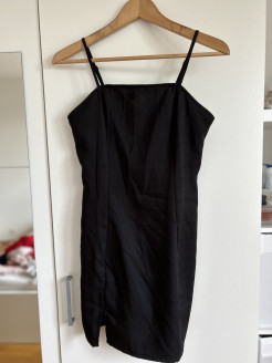 Schwarzes Basic-Kleid