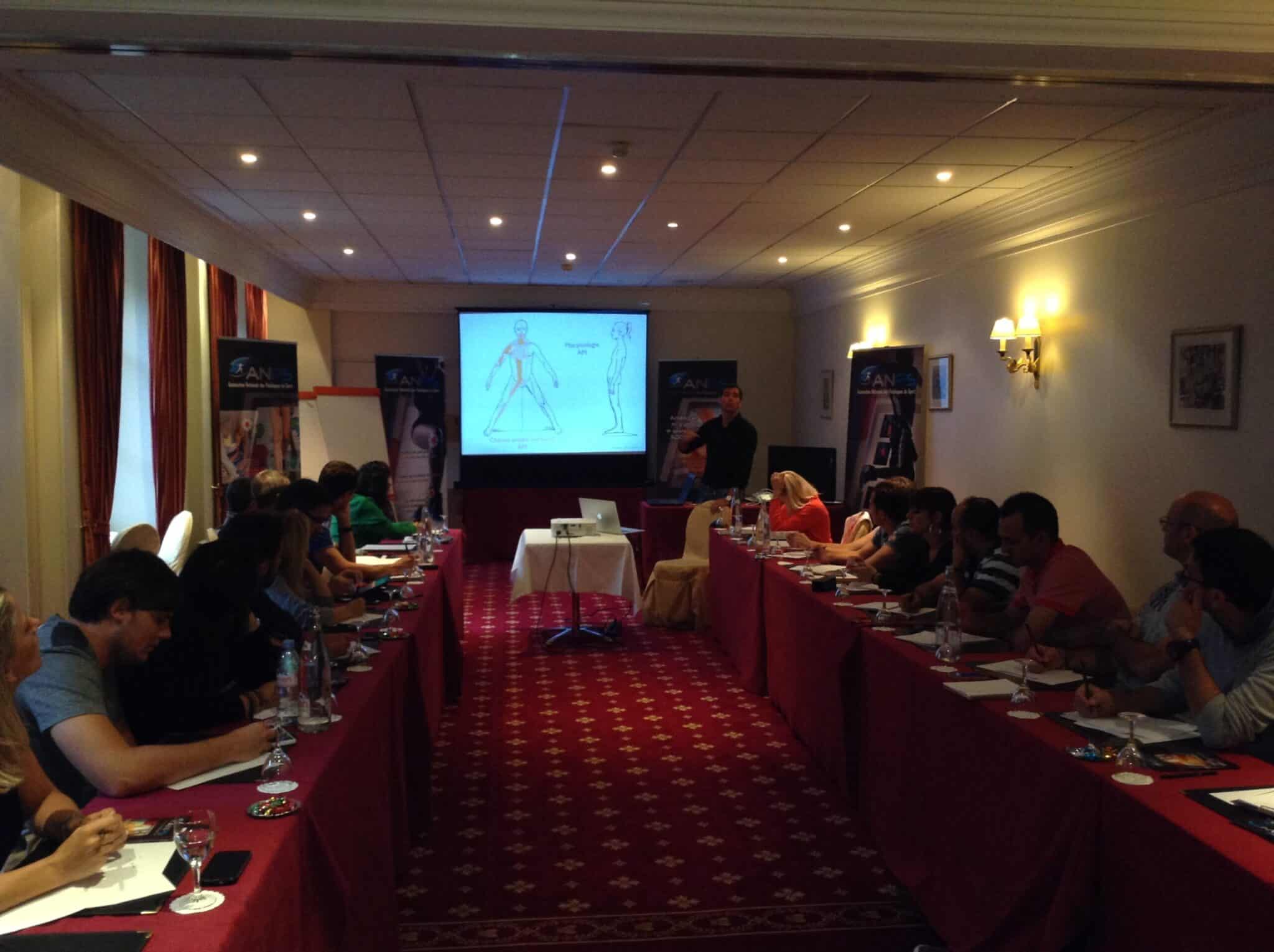 osteopathe-traitant-patient-debout-scaled