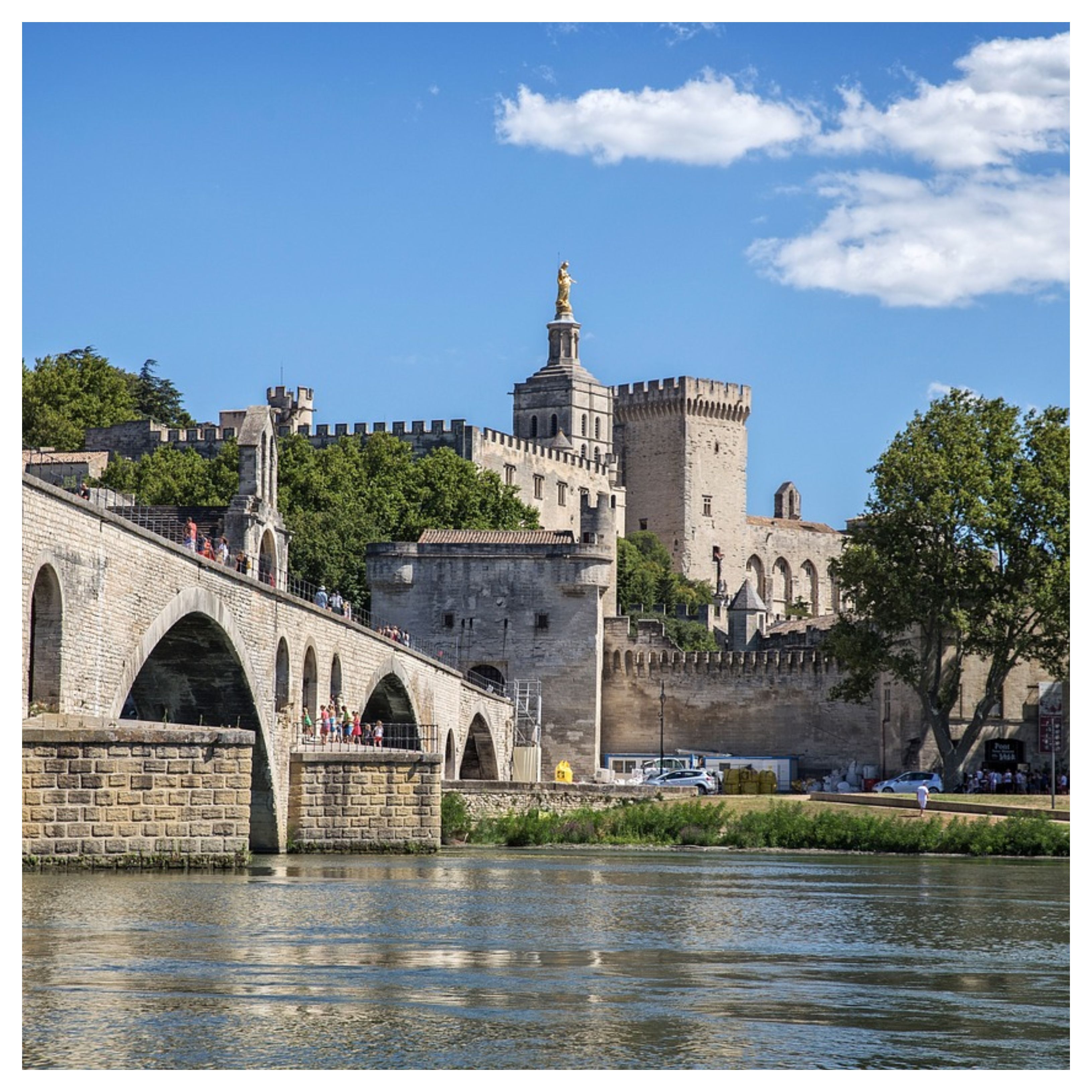 Pont d'Avignon avec le palais des Papes en fond