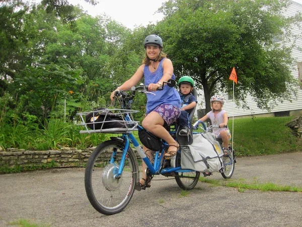 A quel âge peut-on transporter les enfants en vélo cargo électrique ?
