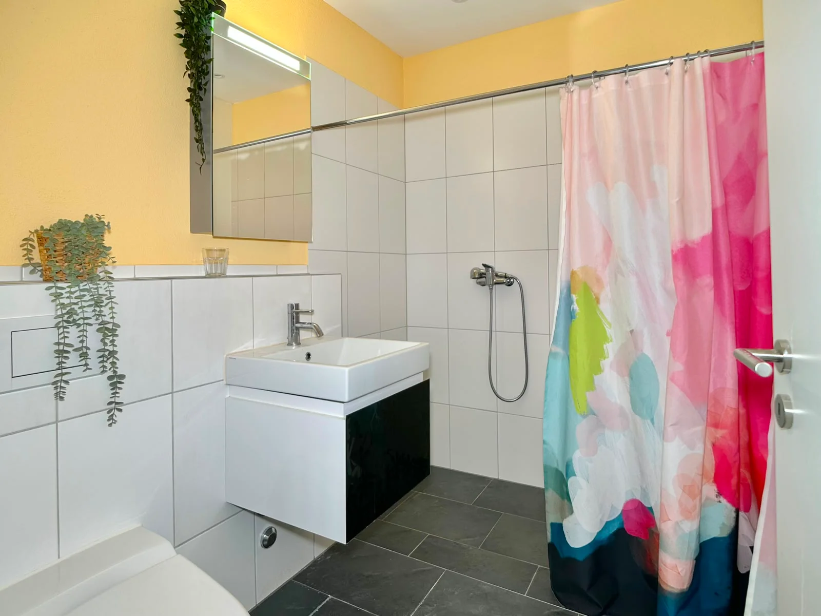 Voll möbliert: 170 m² Gartenwohnung in Stallikon