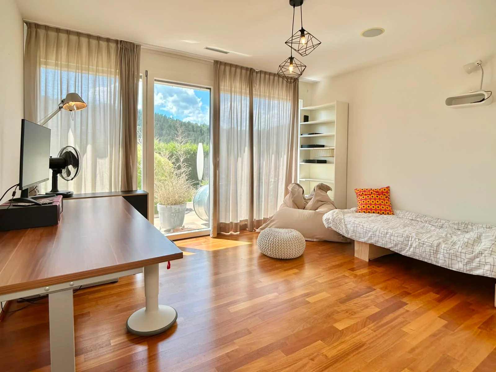 Voll möbliert: 170 m² Gartenwohnung in Stallikon