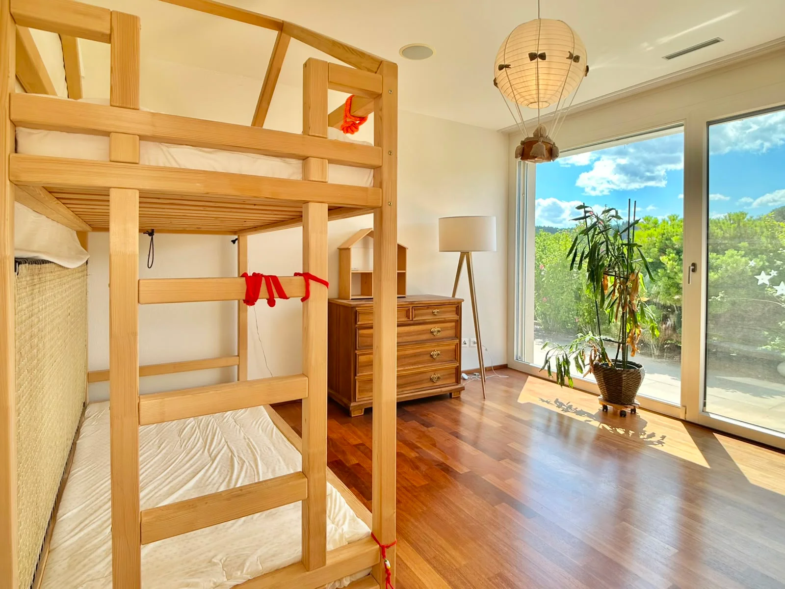 Voll möbliert: 170 m² Gartenwohnung in Stallikon