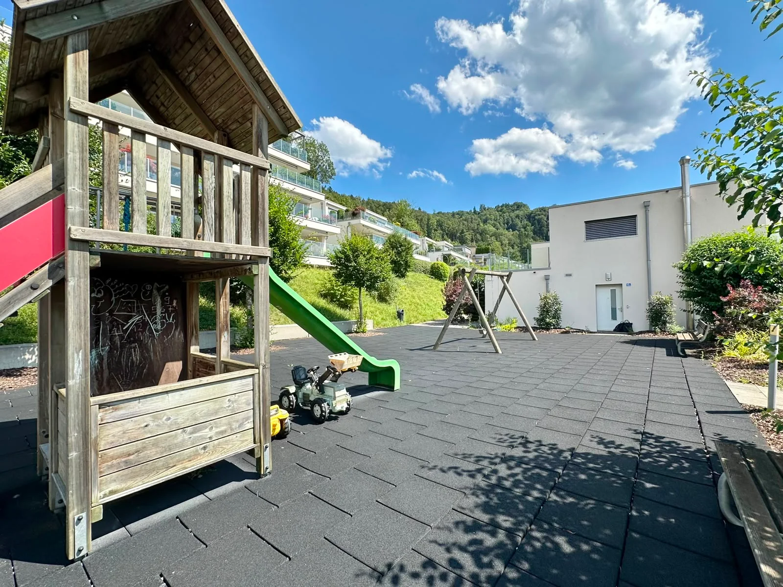 Voll möbliert: 170 m² Gartenwohnung in Stallikon