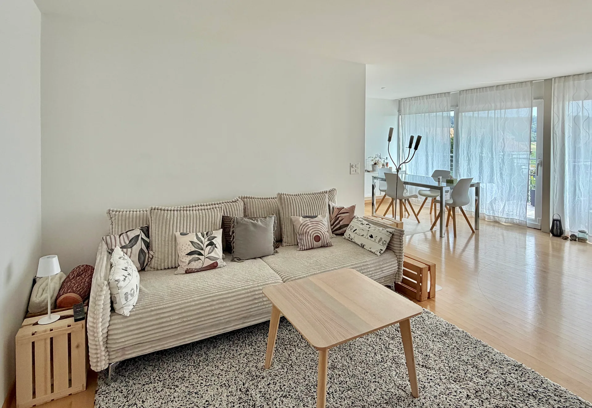 Befristet, möbliert: 4.5 Zimmer mit Cheminée in Forch