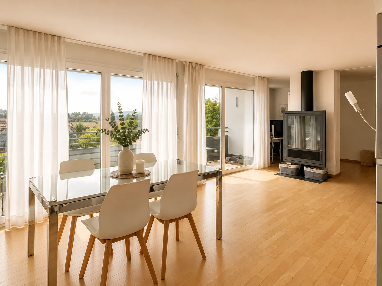 Befristet, möbliert: 4.5 Zimmer mit Cheminée in Forch