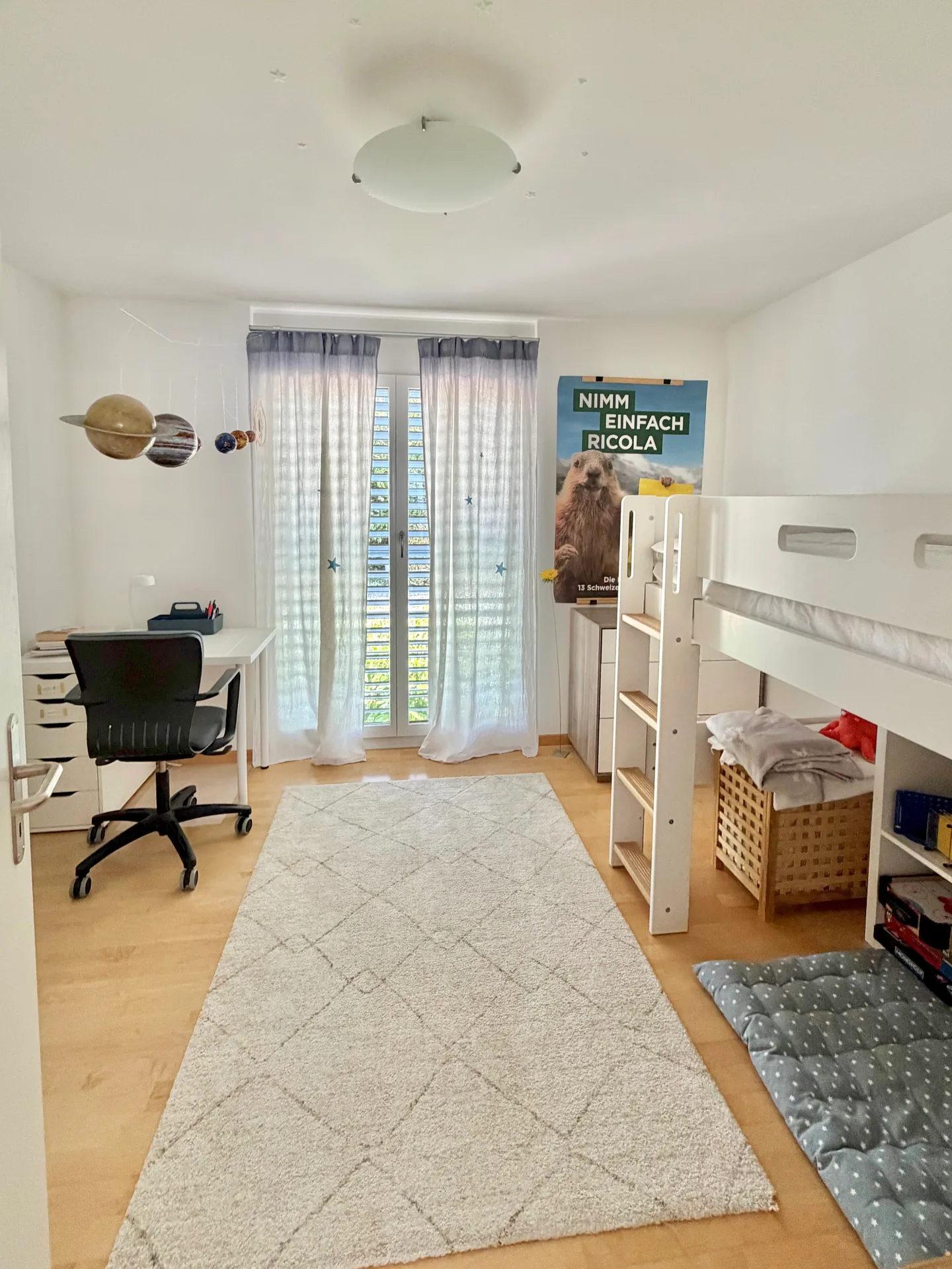 Befristet, möbliert: 4.5 Zimmer mit Cheminée in Forch