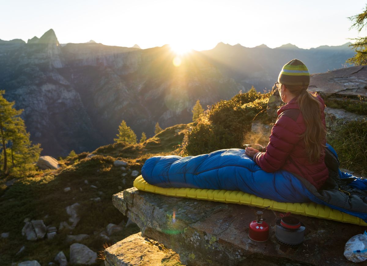 Le Bivouac : Une Parenthèse sauvage et engagée